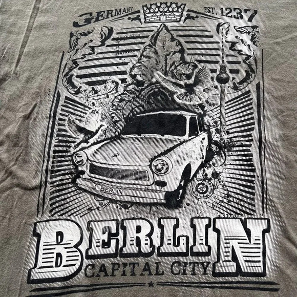 B&C Collection Mens Olive Berlin Trabant‎ 601 Graphic Short Sleeve Tee Size XXL - Picture 2 of 6